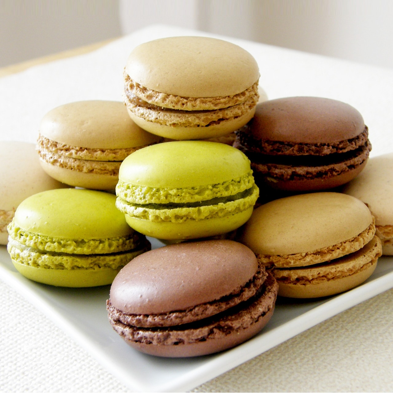 フランス産 マカロン クラシックアソート 12個 (4種各3個）: ケーキ