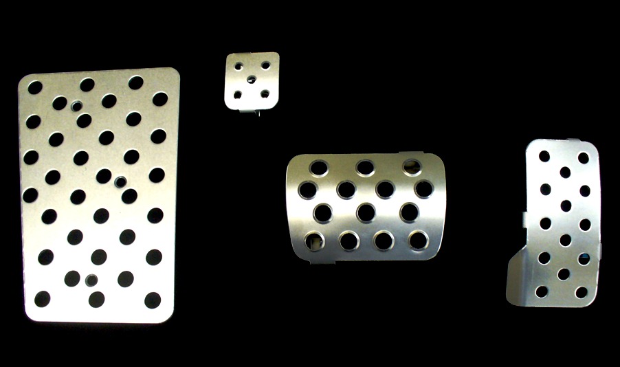 ヴェルファイア・アルファード20系専用設計のアルミペダルセット