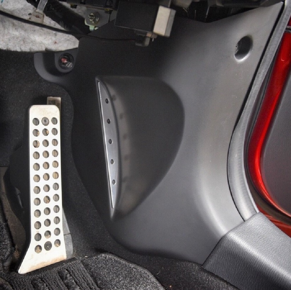 世界初！マツダ CX-5 KE型専用の右足フットレスト付きトリムカバー