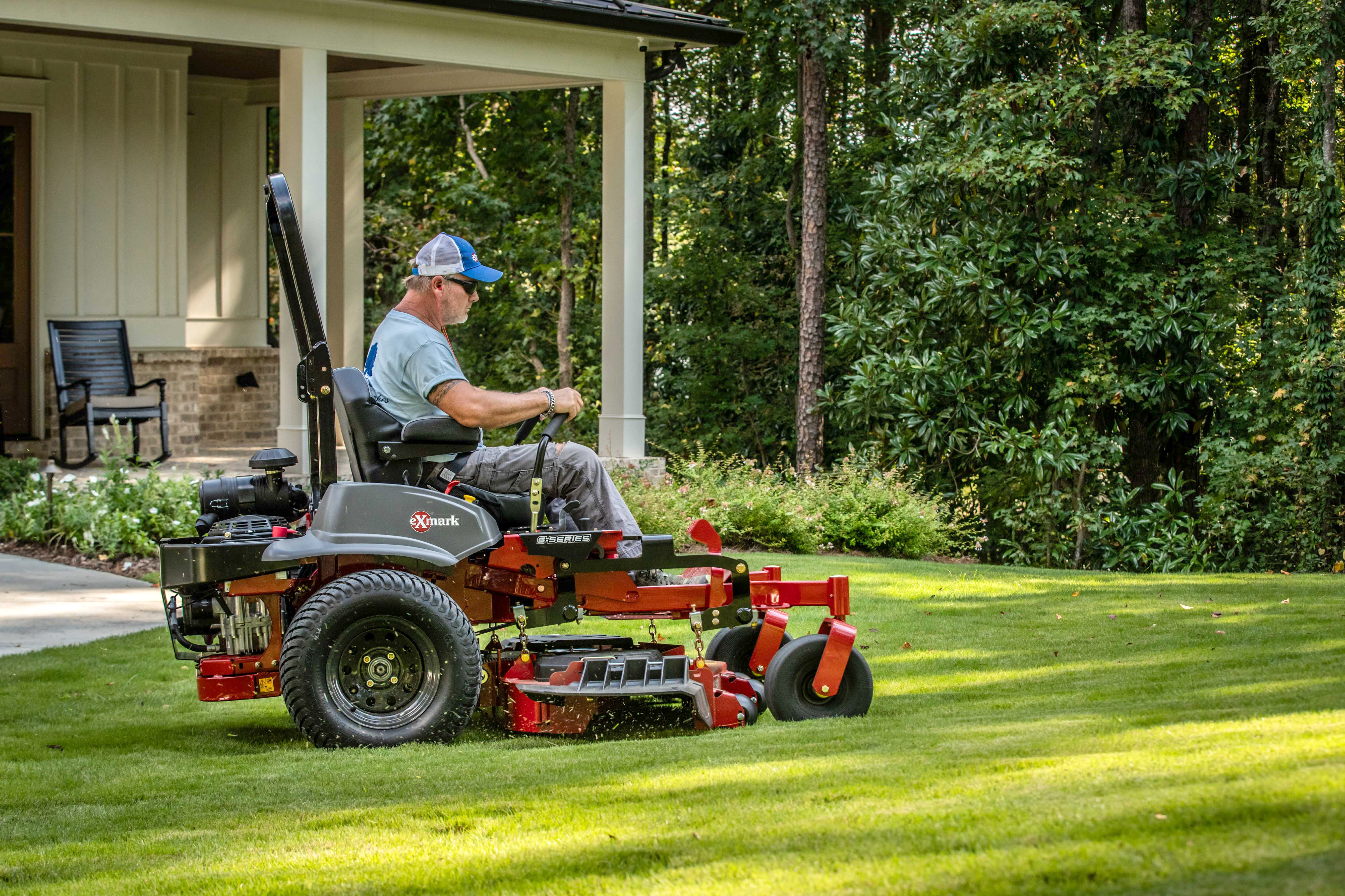 Exmark Lazer Z S-Series Mower | Model LRS801GKA604A1