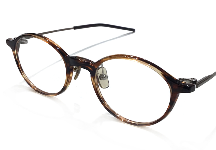 ラウンドシェイプの小ぶりサイズ。999.9 ニューモデル「NPM-118」