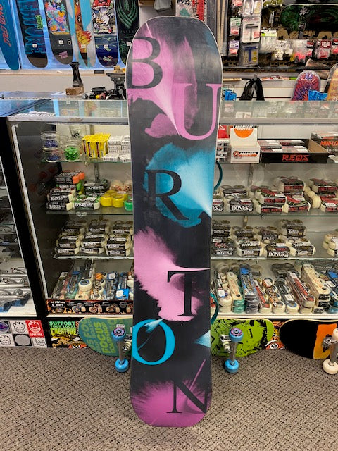 Pre owned Burton Kid's Deja Vu Smalls Snowboard and New 2024 Union
