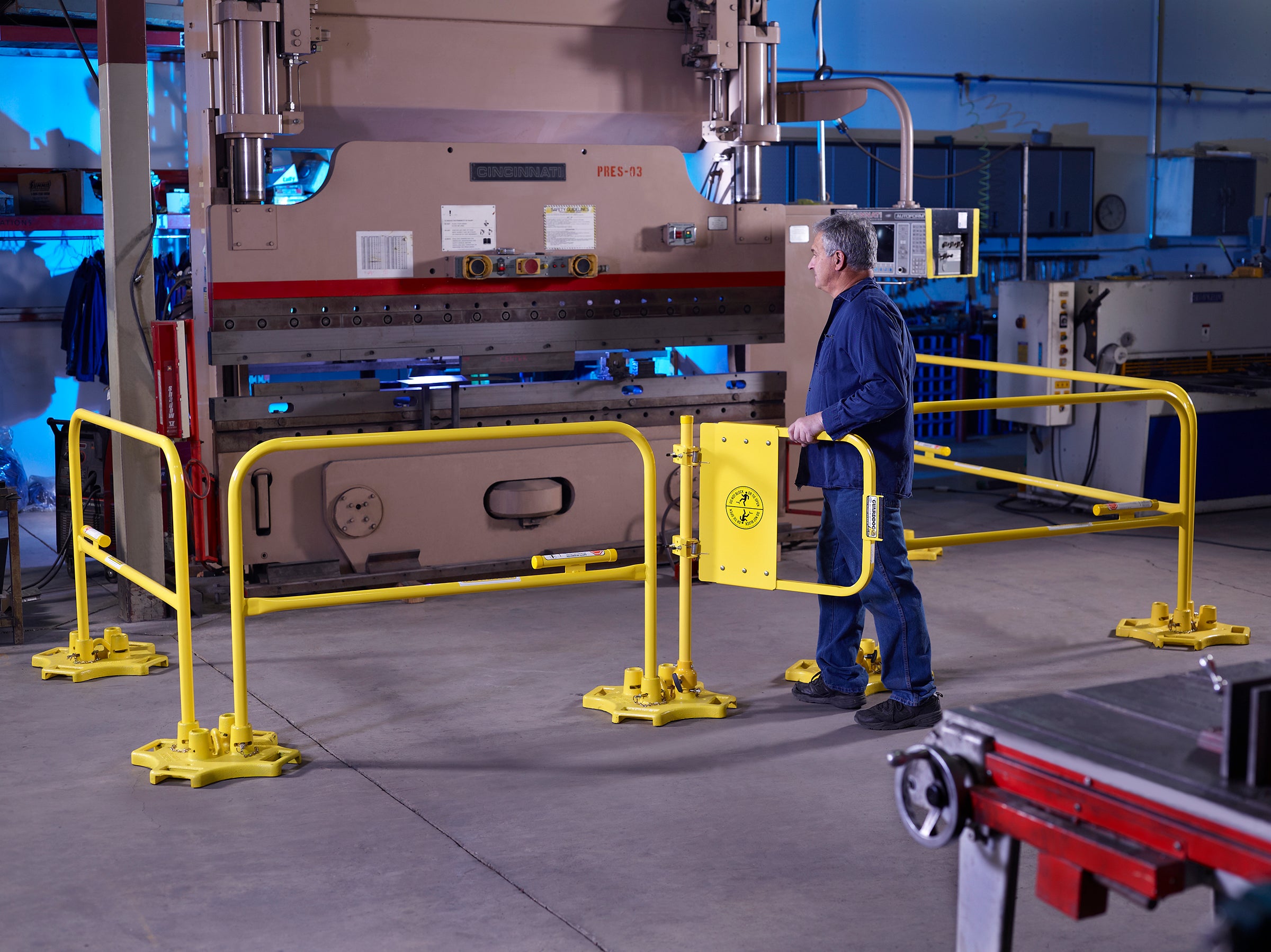 GuardDog Self-closing Safety Gate - Fully assembled - Universal