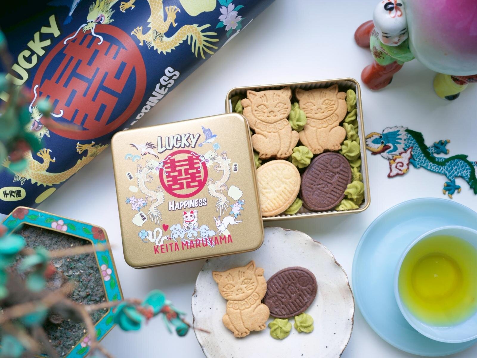 ケイタマルヤマ「縁起物市」551蓬莱の“豚まん型巾着”＆招き猫のラグ