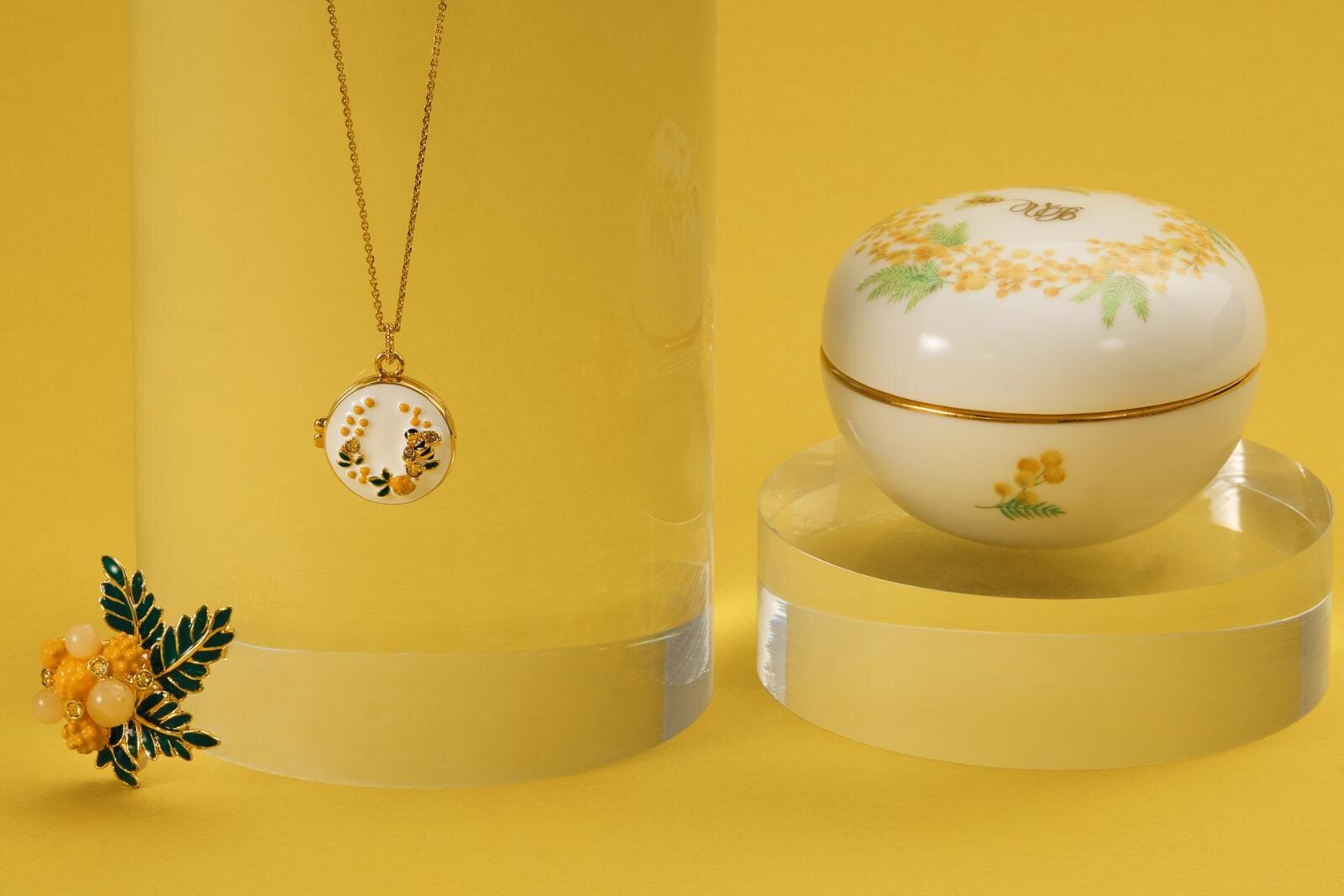 ヴァンドームブティック×ノリタケ、ミモザとミツバチ描いたロケット