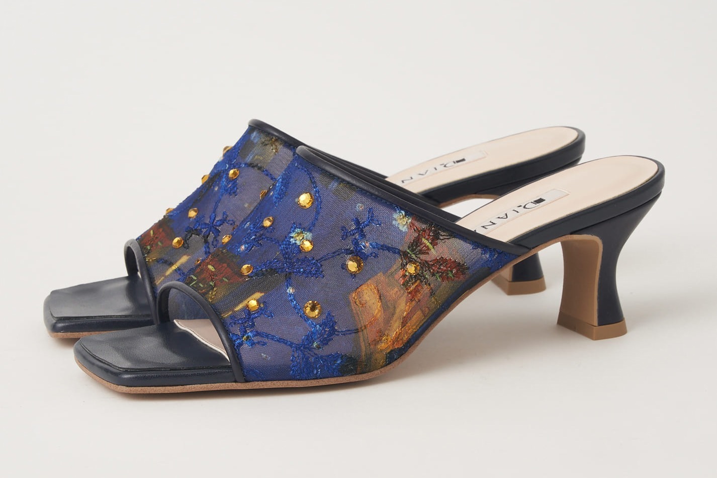 ダイアナ「絵画シリーズ」サンダル＆ミュール、ゴッホ《夜のカフェ