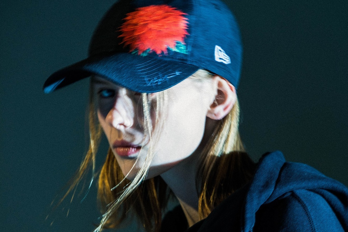 ヨウジヤマモト×ニューエラ、“ダリア”の花を飾った9THIRTYキャップ