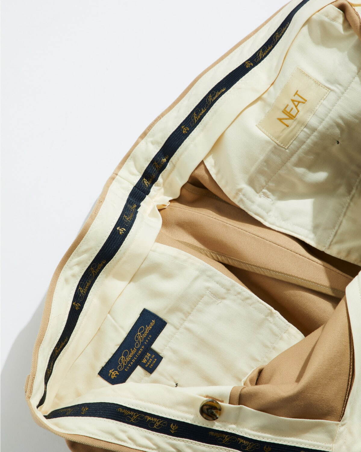 ブルックス ブラザーズとニートのコラボパンツ、硬めチノクロス×2