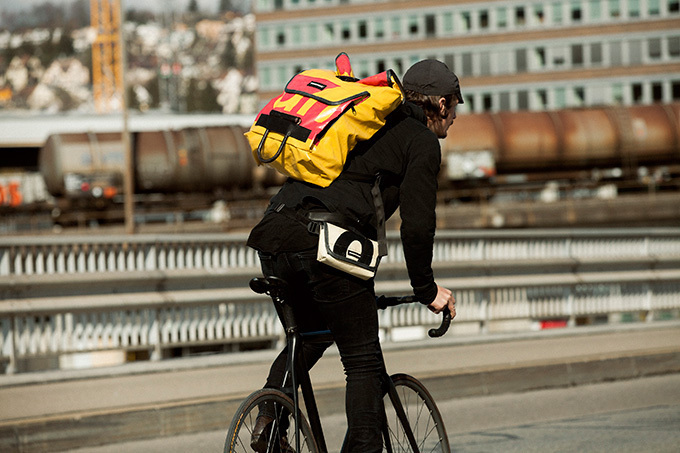 フライターグが原点回帰！機能性に優れたメッセンジャーバッグを2種類