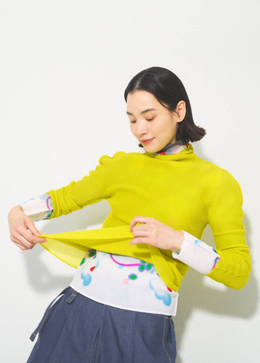 ミー イッセイ ミヤケ新作ウェア、“蜂＆花”を描いた「ストレッチ