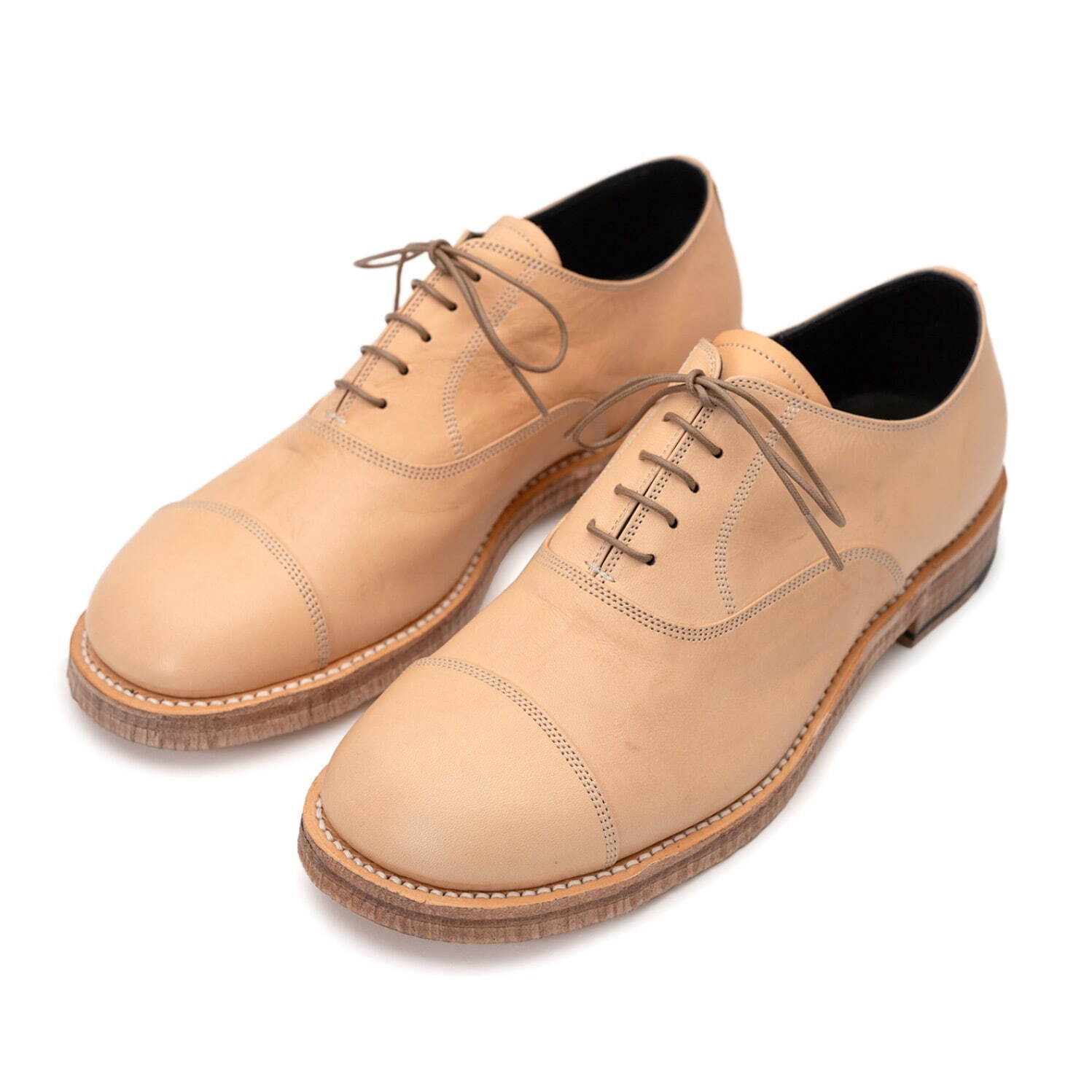 アトリエ ミハラヤスヒロのメンズ＆ウィメンズ革靴、“荒削り”ソールの