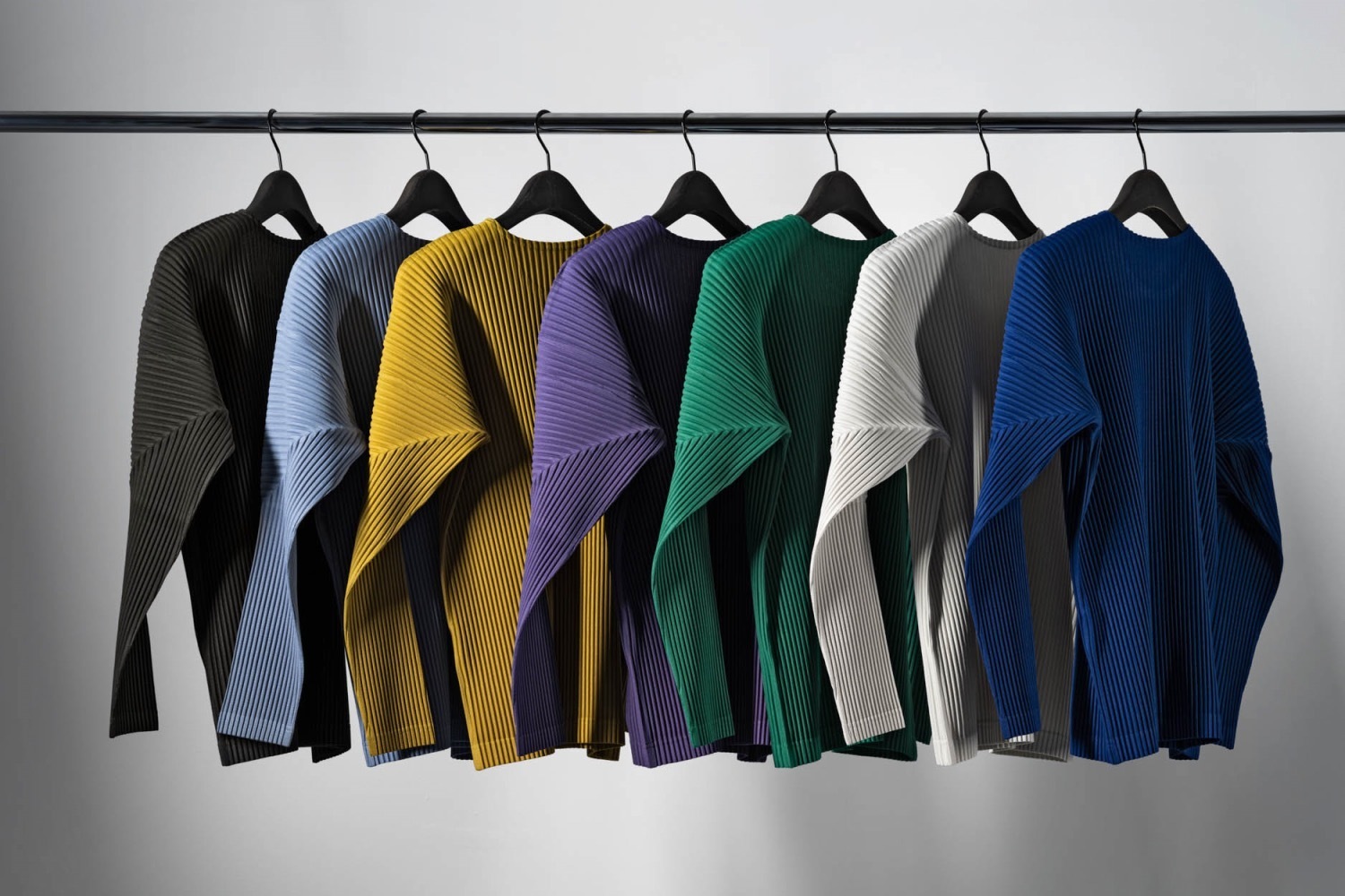 オム プリッセ イッセイ ミヤケの限定プリーツTシャツ＆ジャケットなど