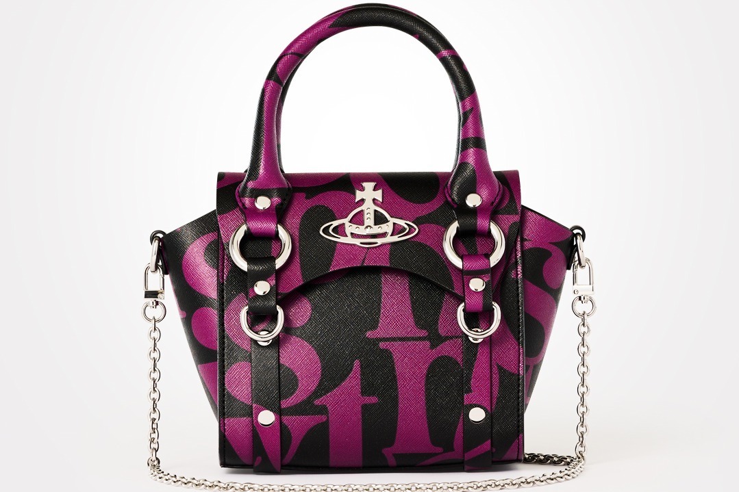 ヴィヴィアン・ウエストウッドのアイコンバッグ「ベティ」大胆ロゴ