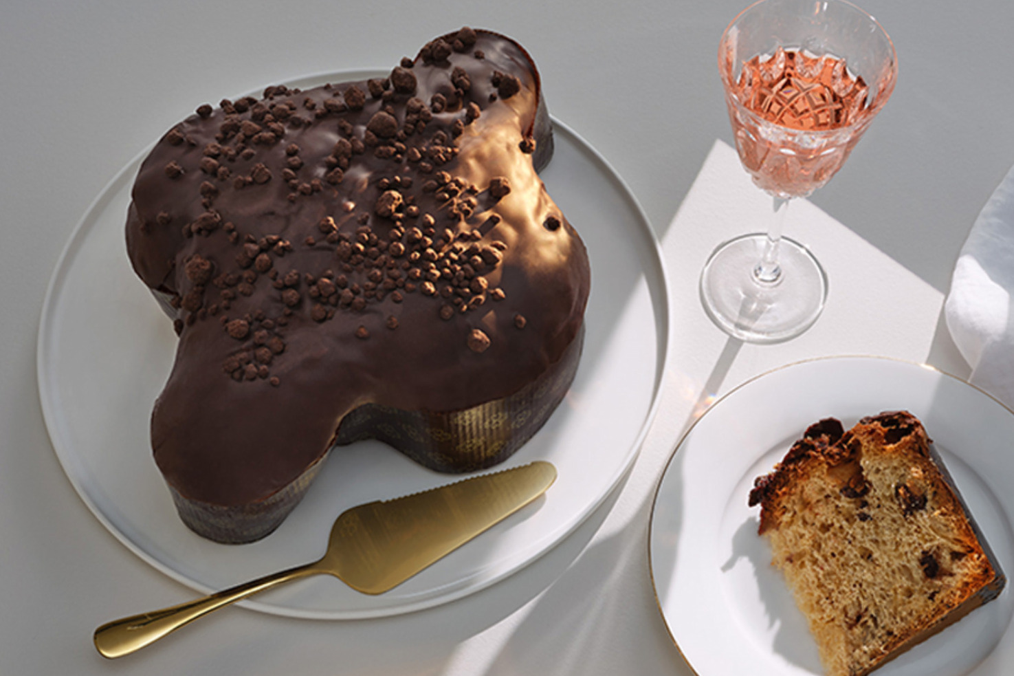 ドルチェ＆ガッバーナの春限定“幸せを運ぶ”鳩型スイーツ「コロンバ