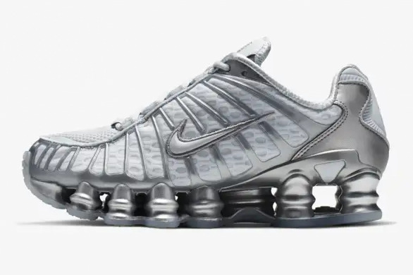 ナイキ「ショックス TL」ウィメンズスニーカー、ワントーンで仕上げた