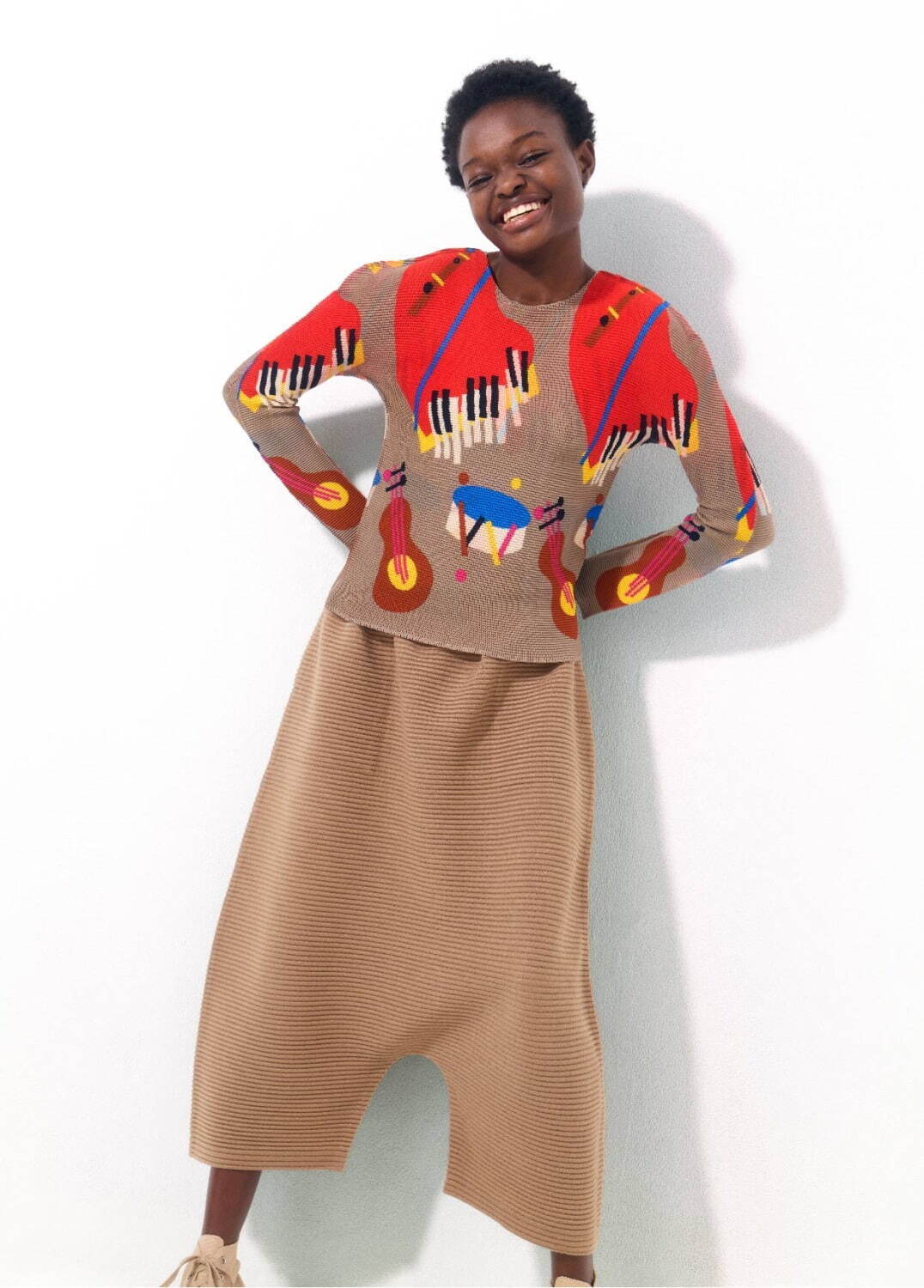 ミー イッセイ ミヤケ24-25年秋冬、楽器のストレッチプリーツウェア