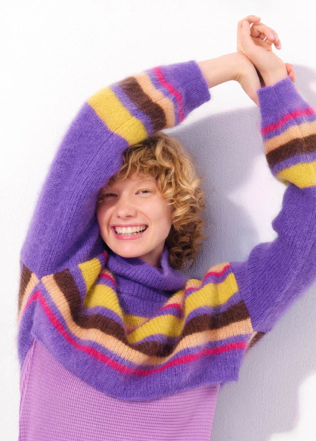 ミー イッセイ ミヤケ、喜怒哀楽などの“表情”を柄にしたクルーネック