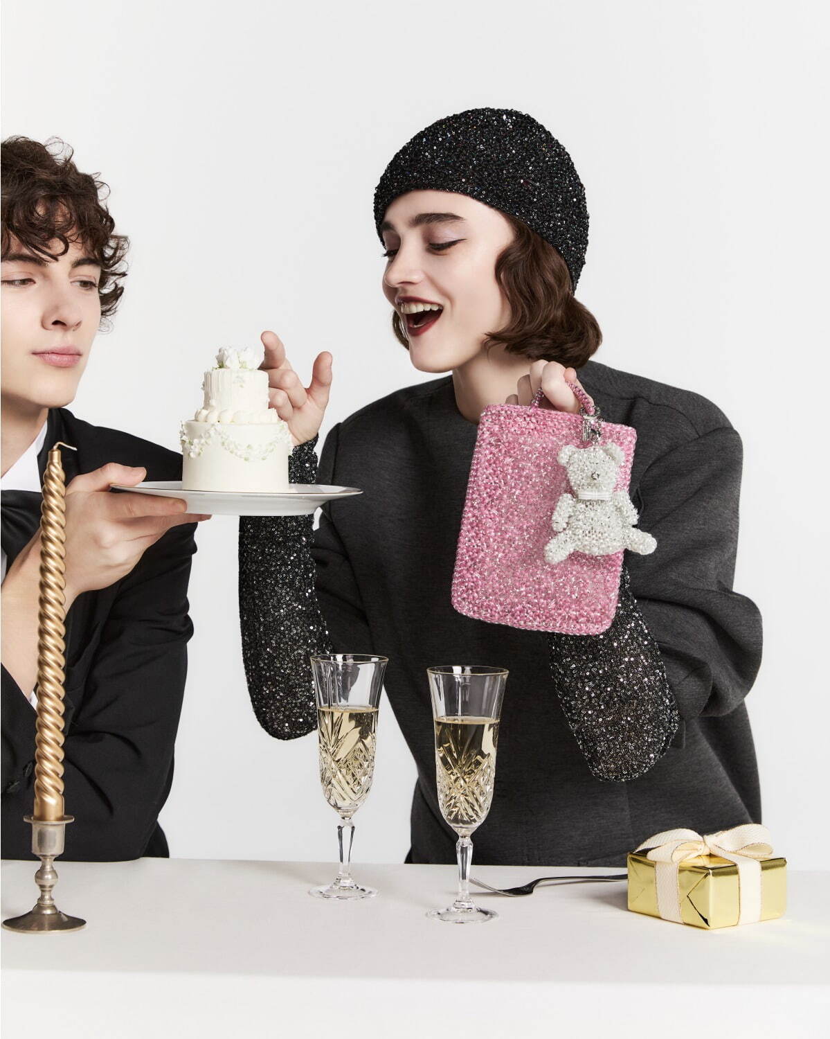 アンテプリマ「誕生石カラー」に輝く“ベア型”チャーム＆バッグ