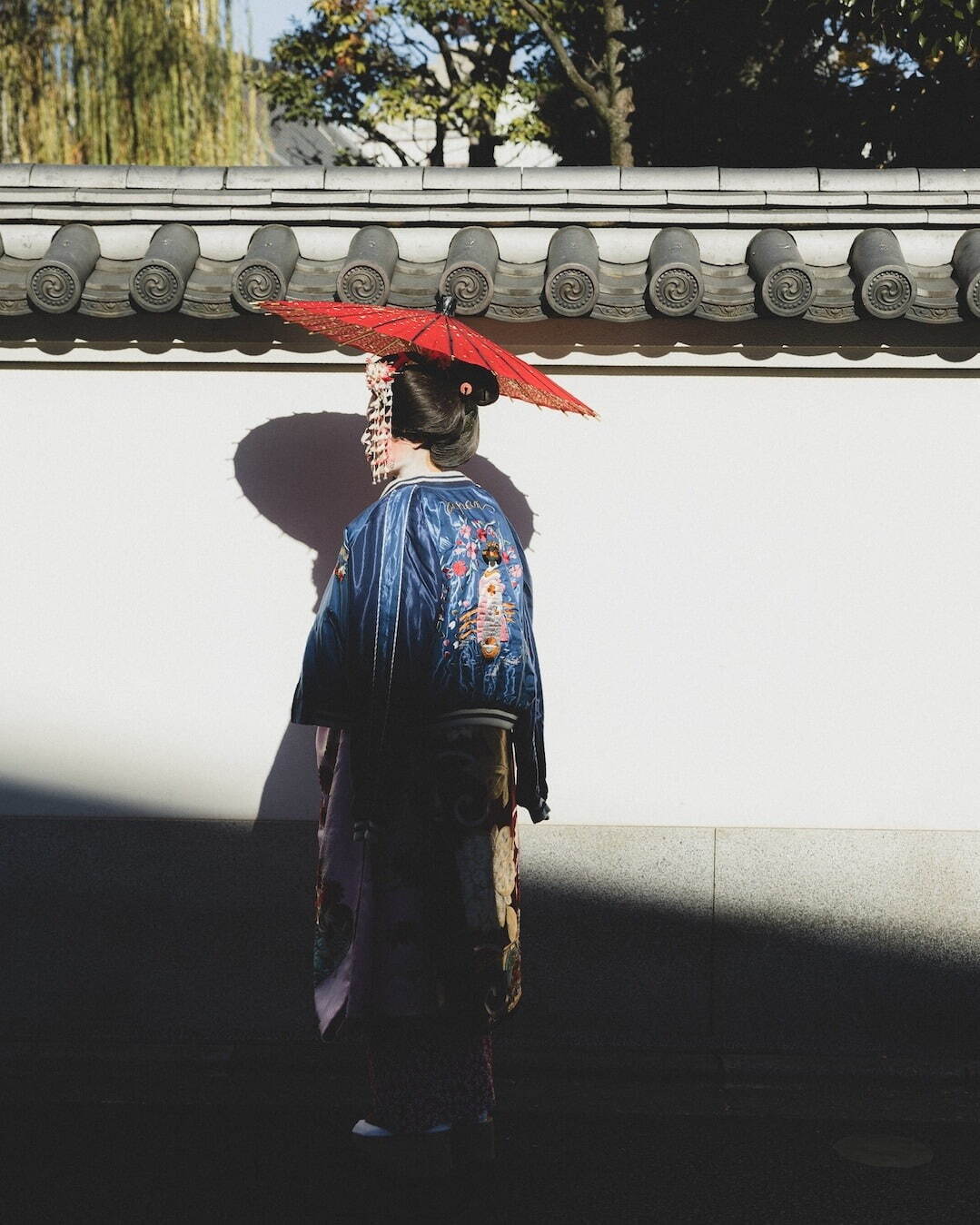 テーラー東洋“舞妓”刺繍のスカジャン、桜咲き誇る春＆雪降る冬デザイン