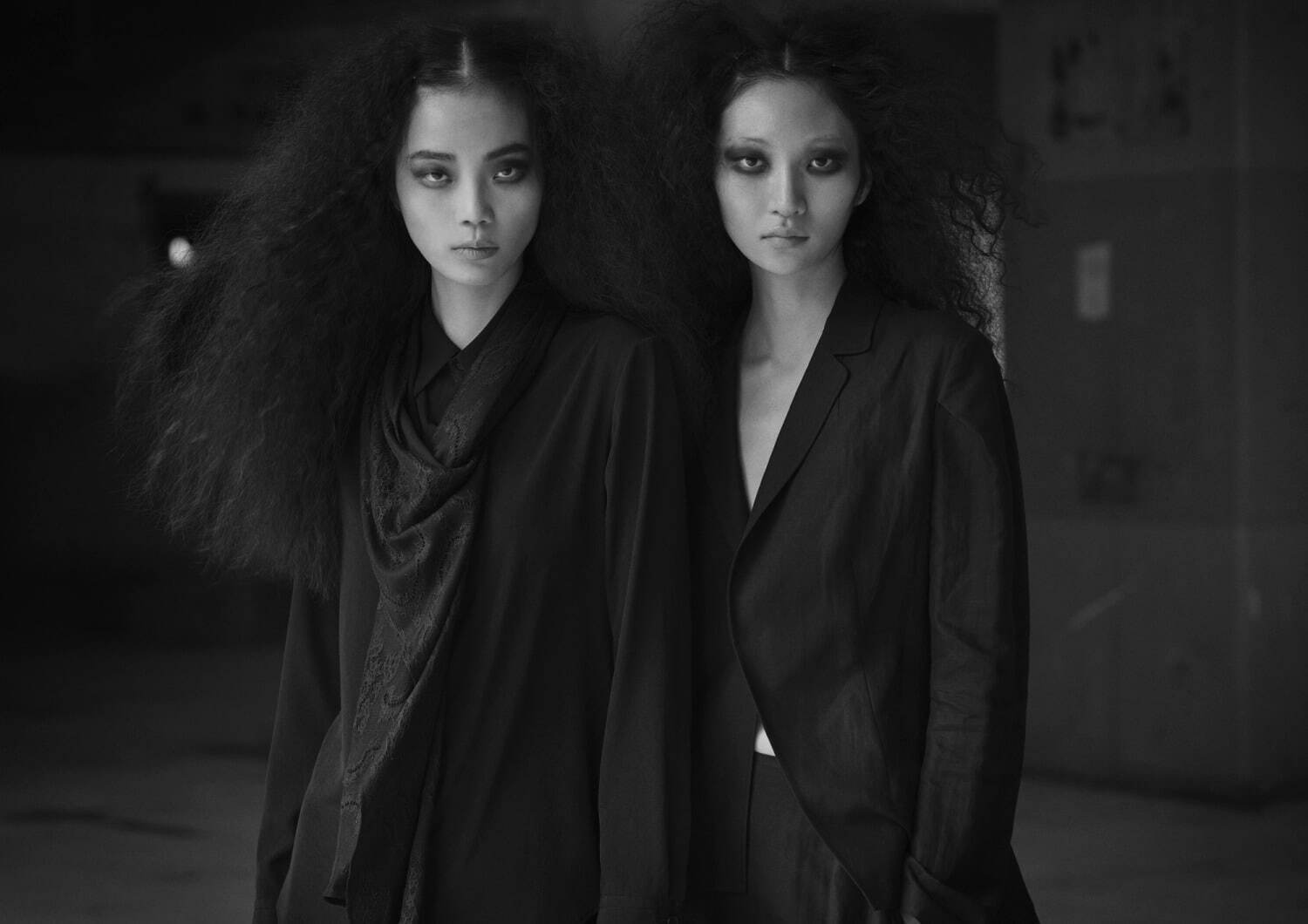 ヨウジヤマモト コレクションズ25年春夏ウィメンズ、赤シルクのロング