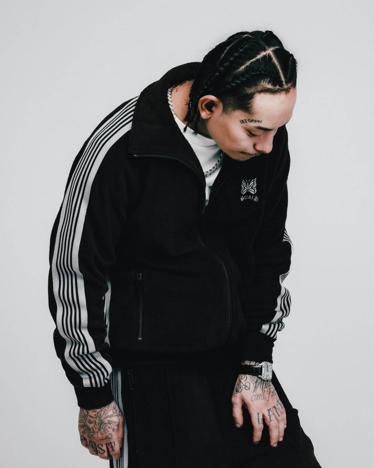 ニードルズ×BAD HOP「ブレス」フリース素材のトラックジャケットなど