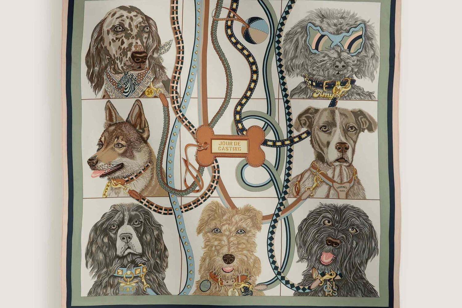 エルメスのシルクスカーフ「カレ」馬と動物たちが舞い踊るサーカス柄や