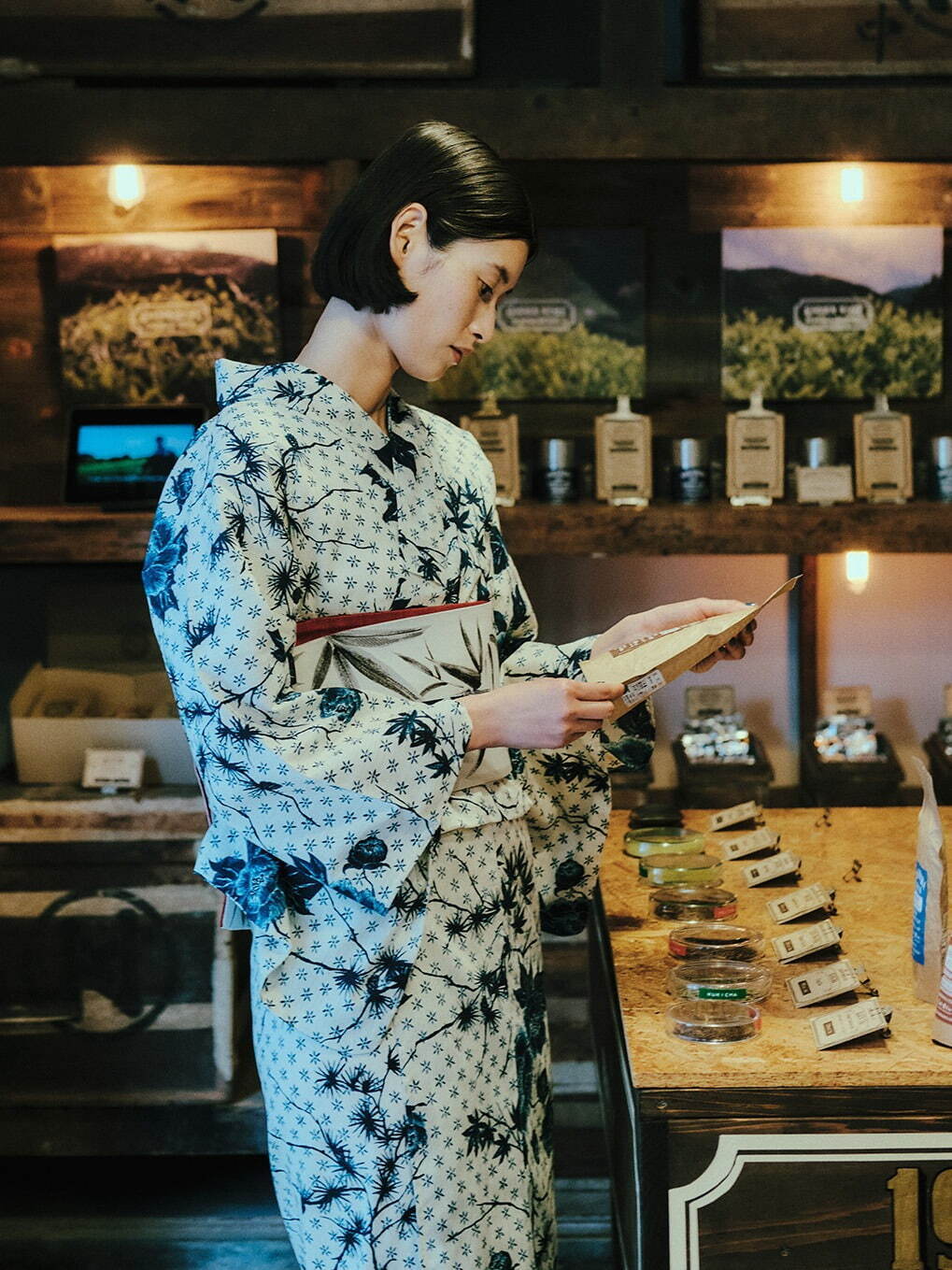 アメリ×ケイタマルヤマの“花柄”浴衣、大輪の花が咲き誇るブラック