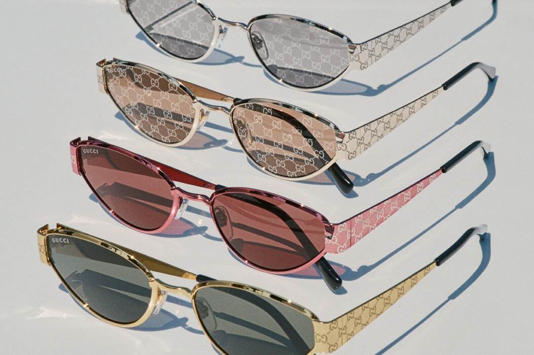 グッチ“煌めくメタルフレーム”サングラス、GGモノグラムのテンプルや