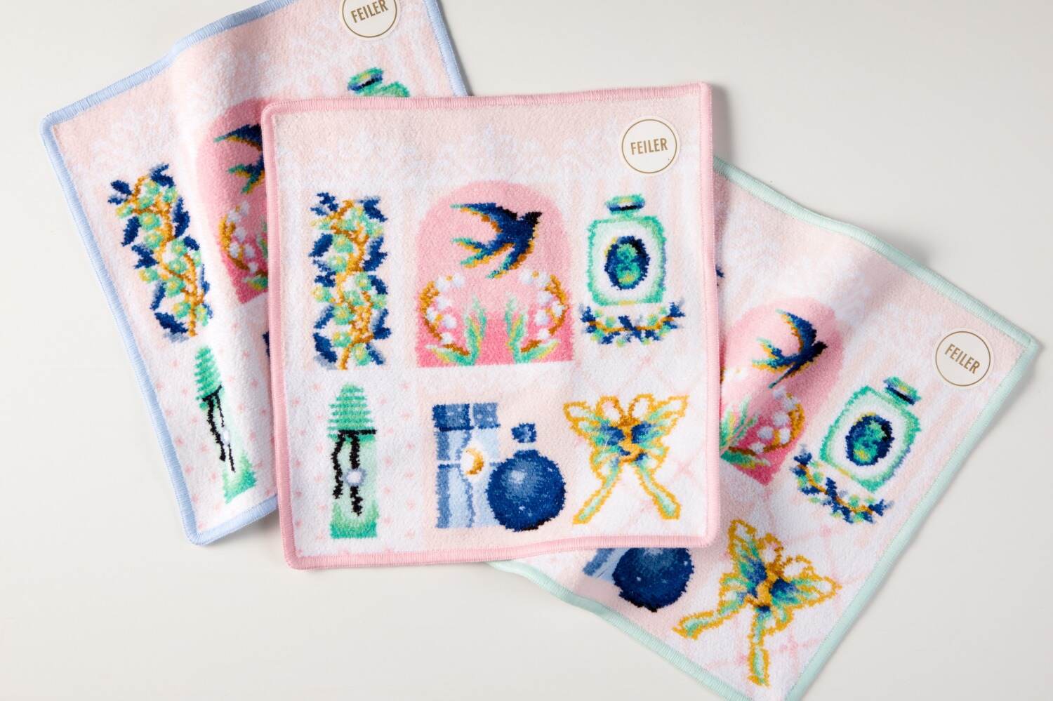 フェイラー×ルネ・ラリックのハンカチ“香水瓶やブローチ”柄で、箱根