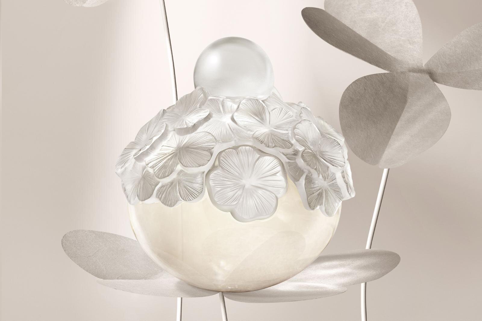 ミキモト×ラリック“幸せ呼ぶ”四つ葉のクローバーが彩るフレグランス