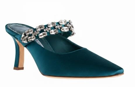 マノロ ブラニク“古代ローマのジュエリー着想”ミュール＆フラット