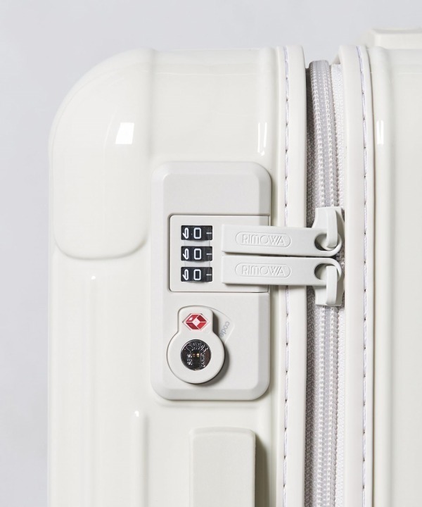 ユナイテッドアローズ別注「リモワ サルサ ECRU」生成り色のスーツ