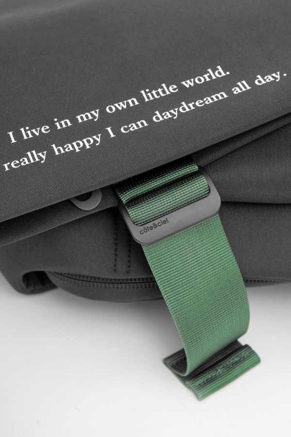 ジョンアンダーカバー×コート・エ・シエルのバックパック、ブルーや