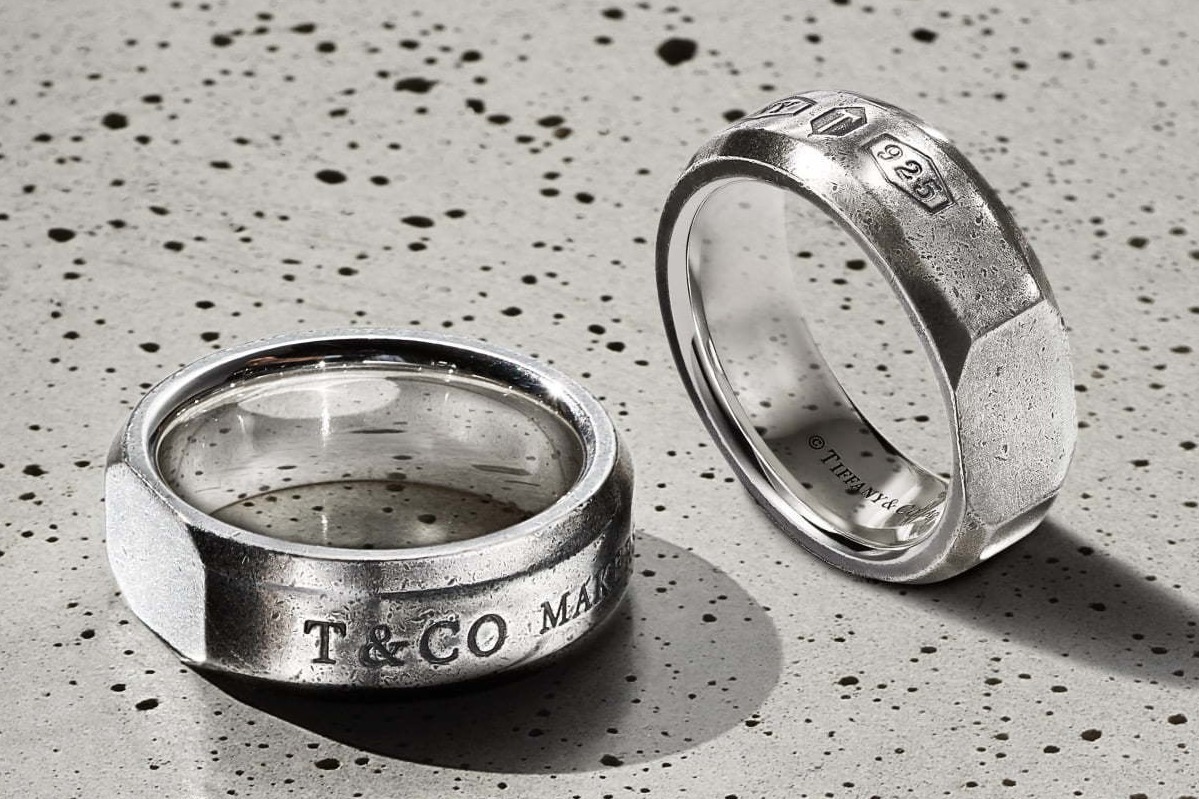 ティファニーの“刻印入り”メンズリング＆ペンダント、ドーバー ギンザ
