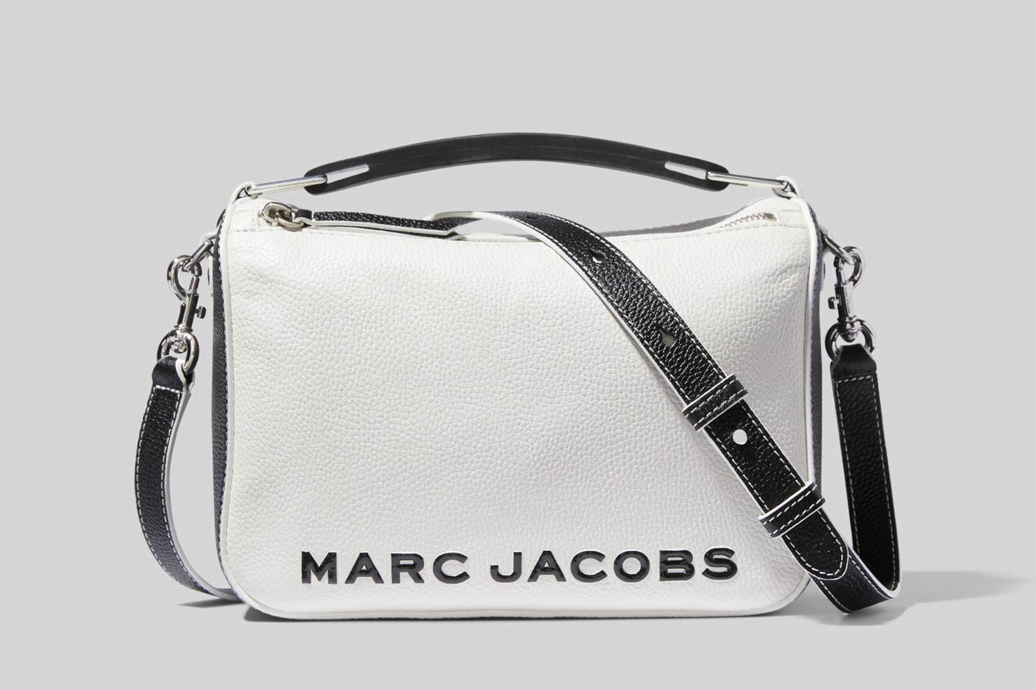 マーク ジェイコブスの新作バッグ「ザ ソフト ボックス」クロスボディ