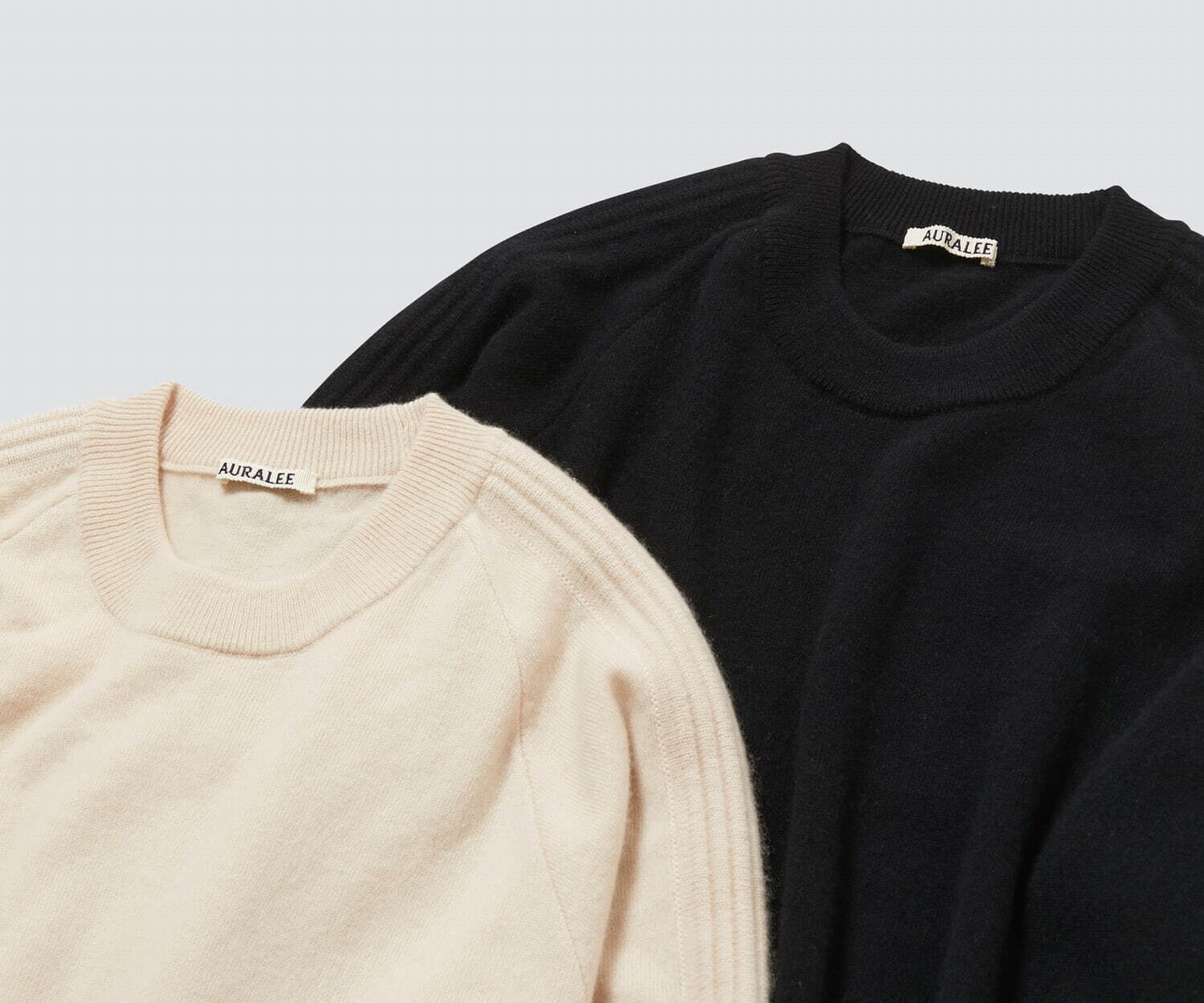 オーラリーの別注カシミアニット、「トキオン ザ ストア」から - 希少