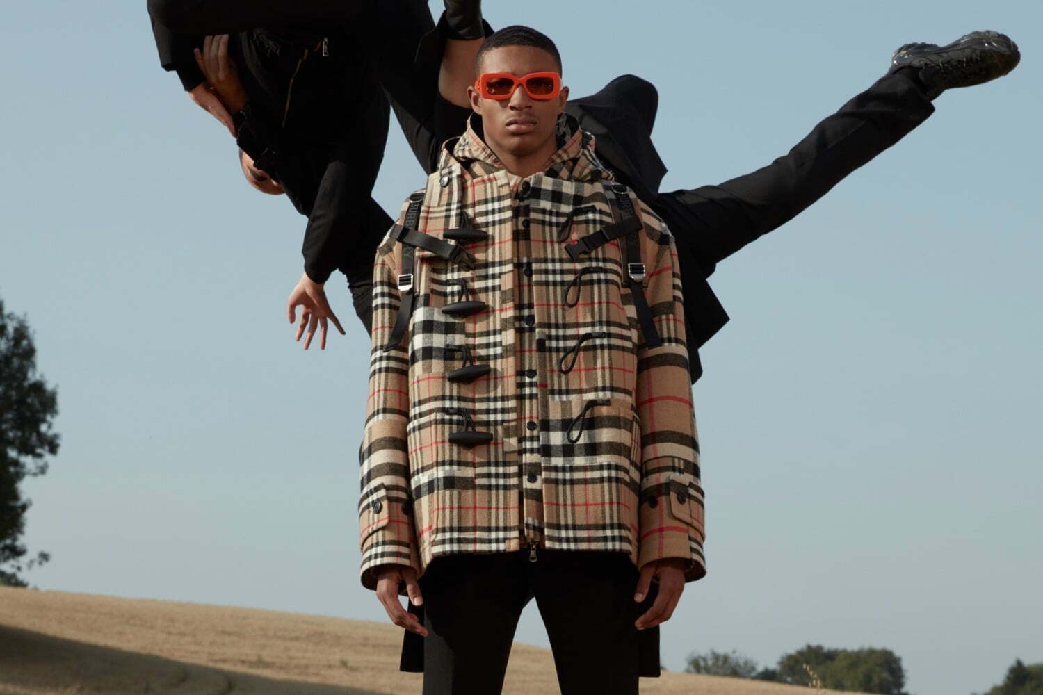 バーバリーの2021秋冬メンズ・ウィメンズアウター、チェック裏地の