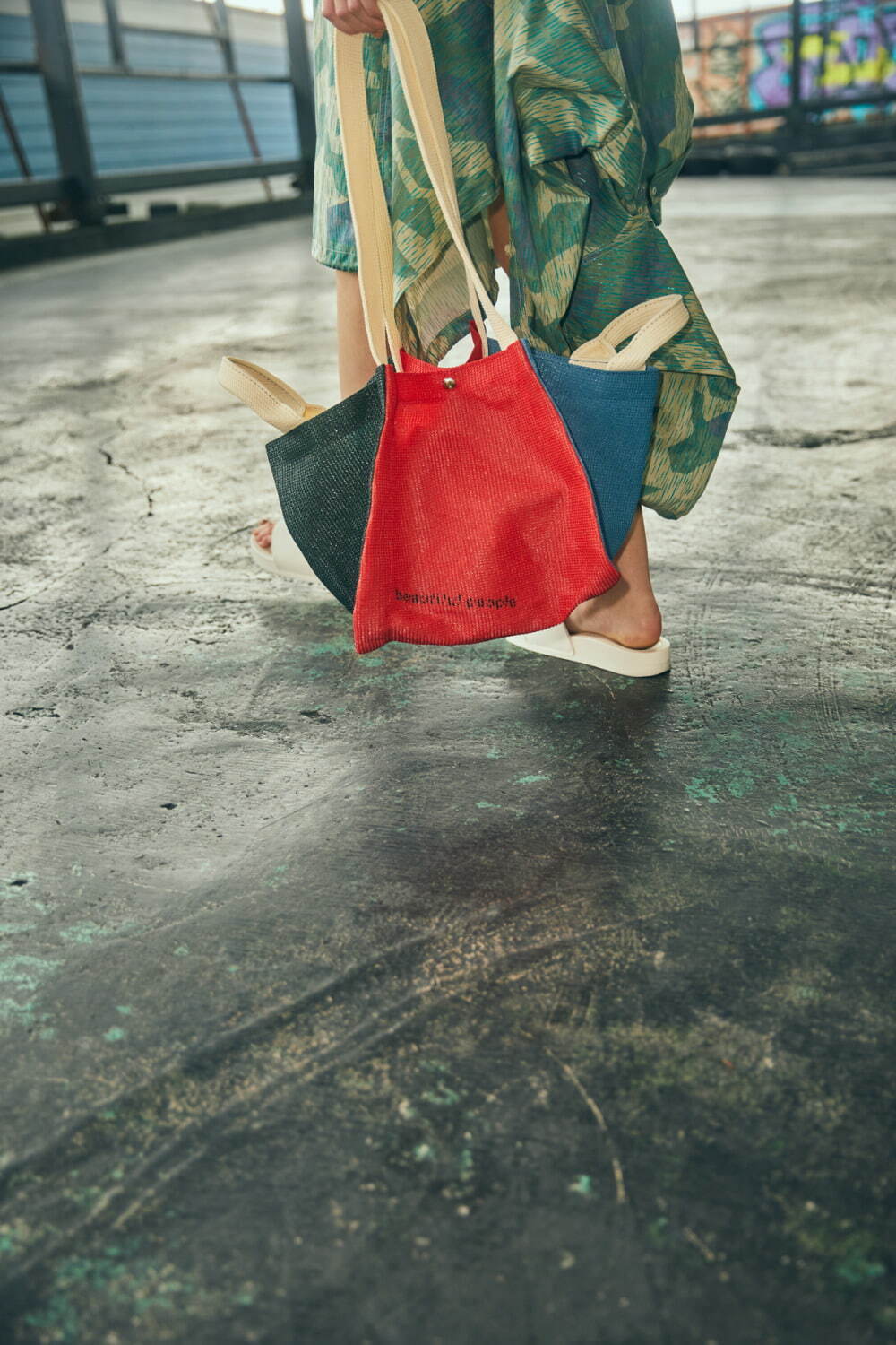 ビューティフルピープル「ネームタグ」新作、軽やかな天然素材の