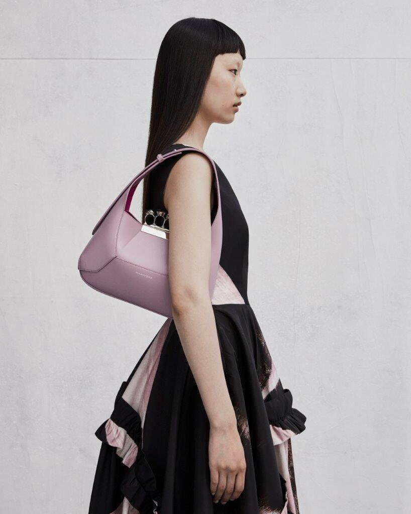 アレキサンダー・マックイーン新作バッグ「ジュエルドホーボー」スカル