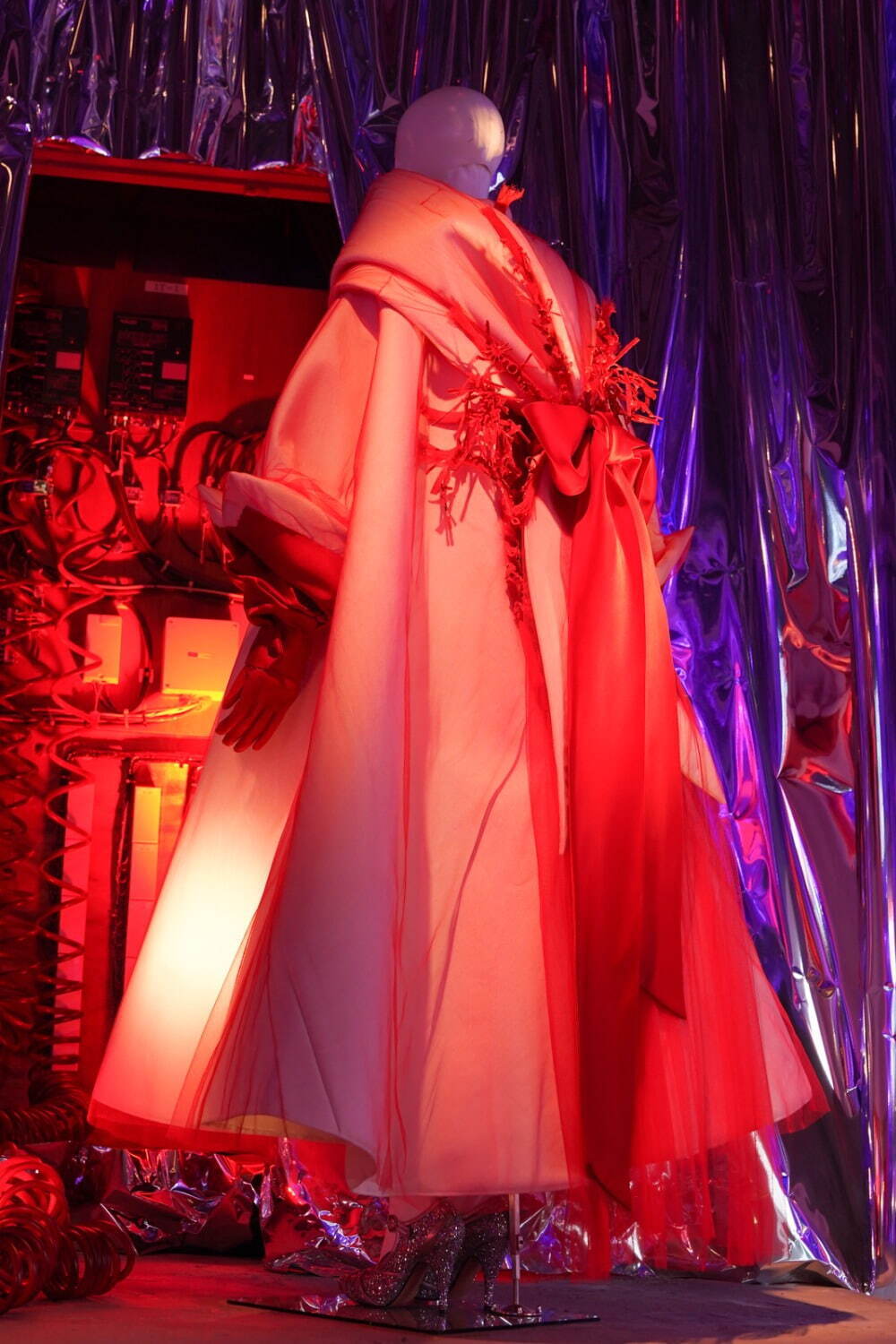 メゾン マルジェラ、2022年「アーティザナル」コレクションを展示する