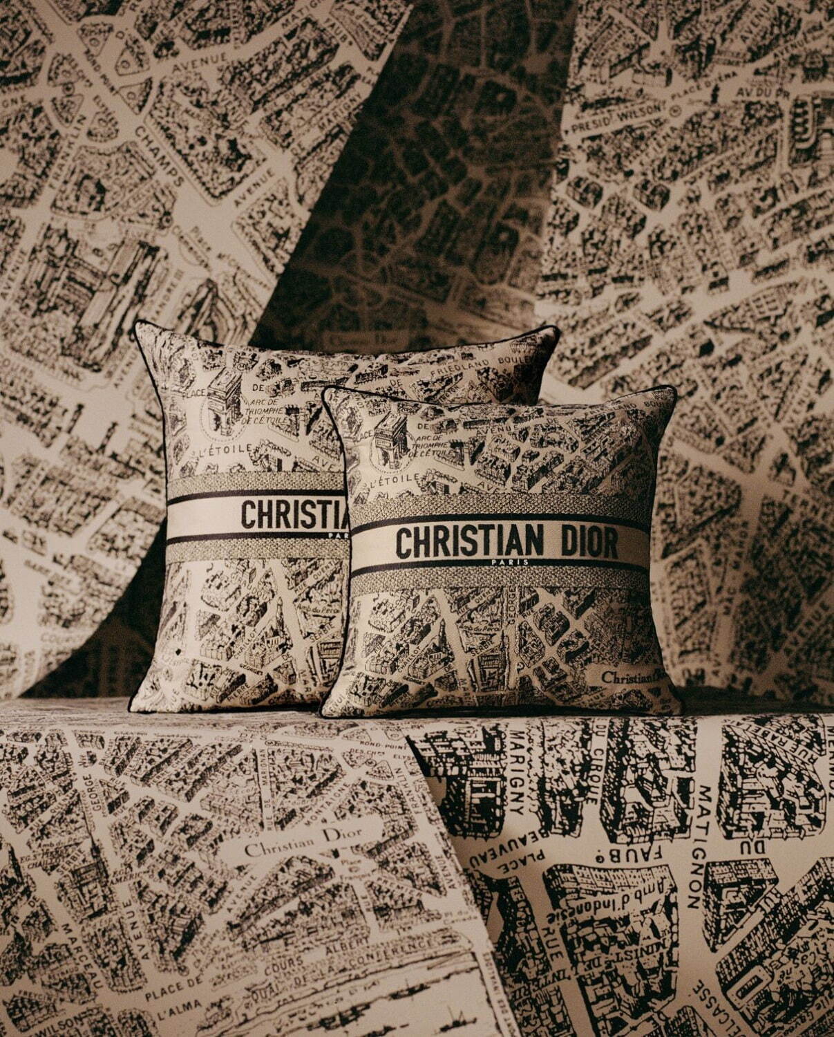 ディオール メゾン“パリの街並み”を描く「プラン ドゥ パリ」新作