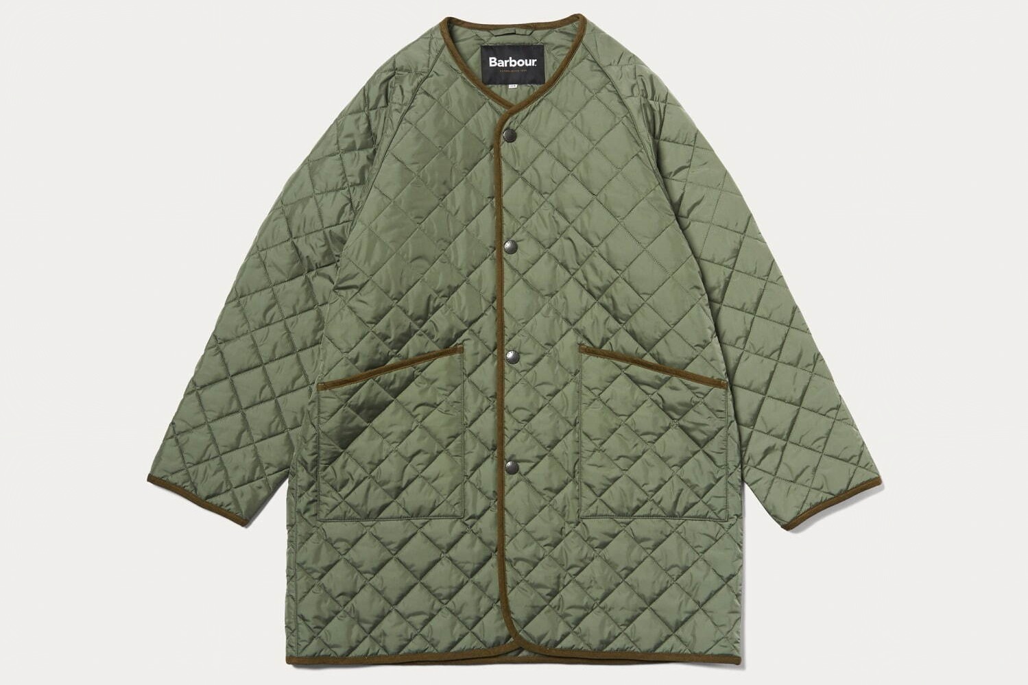 バブアー×アレクサチャン初コラボ、パッチワーク風ジャケットや