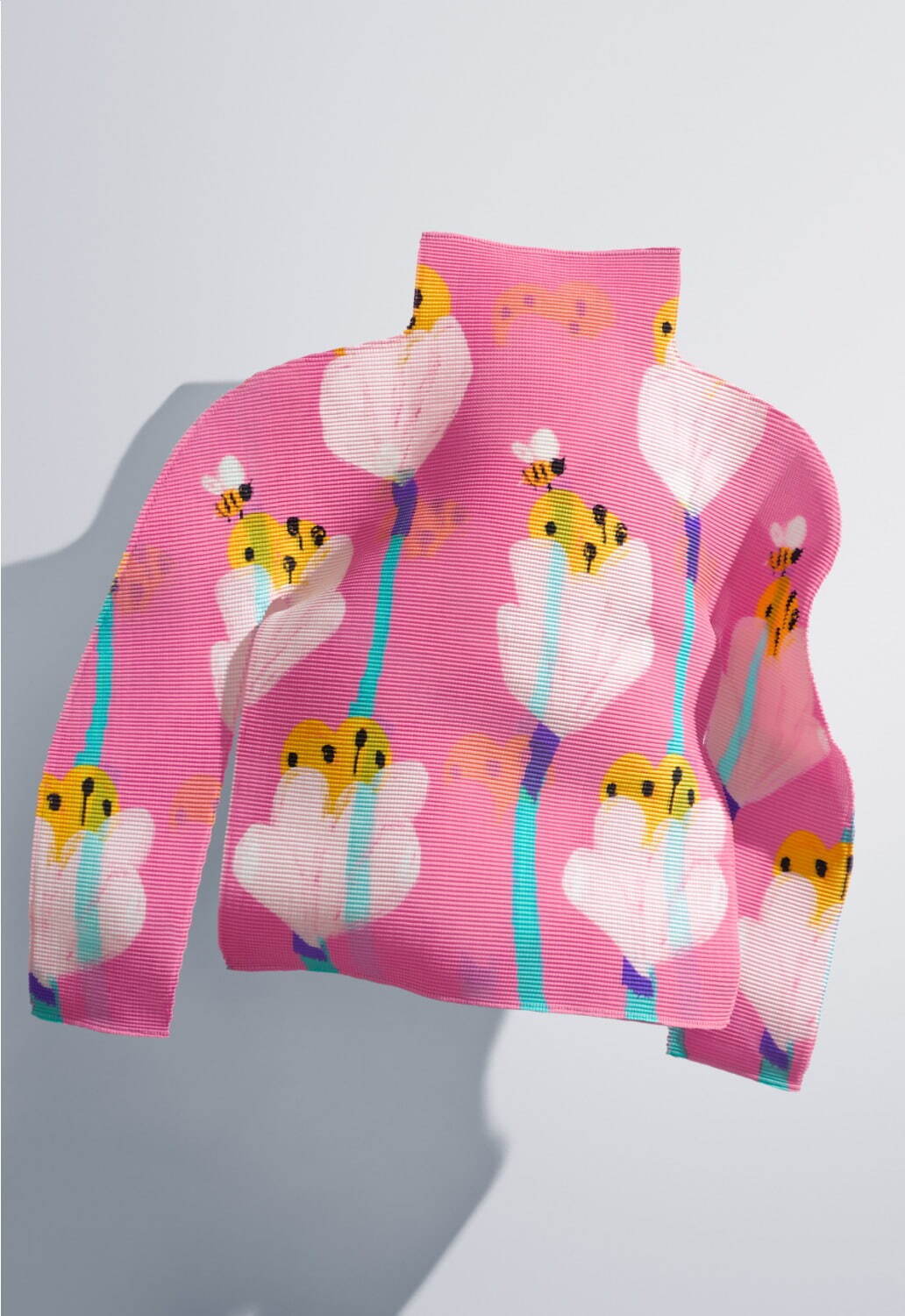 ミー イッセイ ミヤケ新作ウェア、“蜂＆花”を描いた「ストレッチ