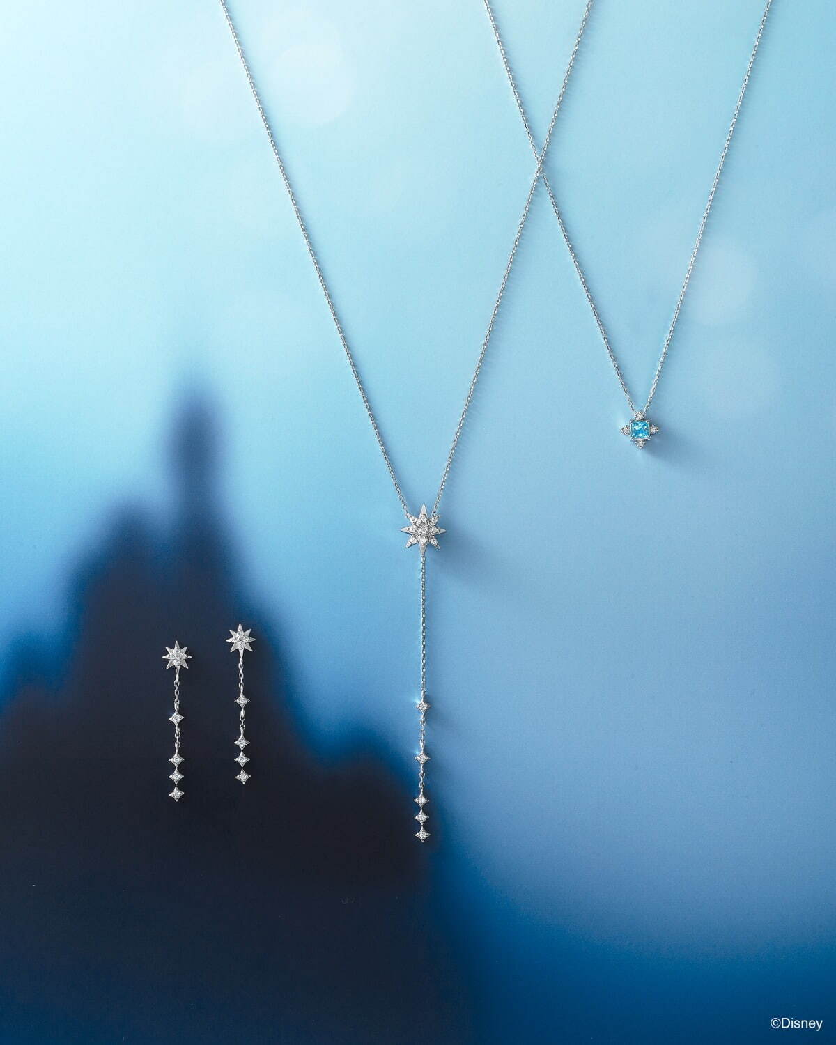 ヴァンドーム青山『シンデレラ』着想ジュエリー、淡いブルーのドレスを