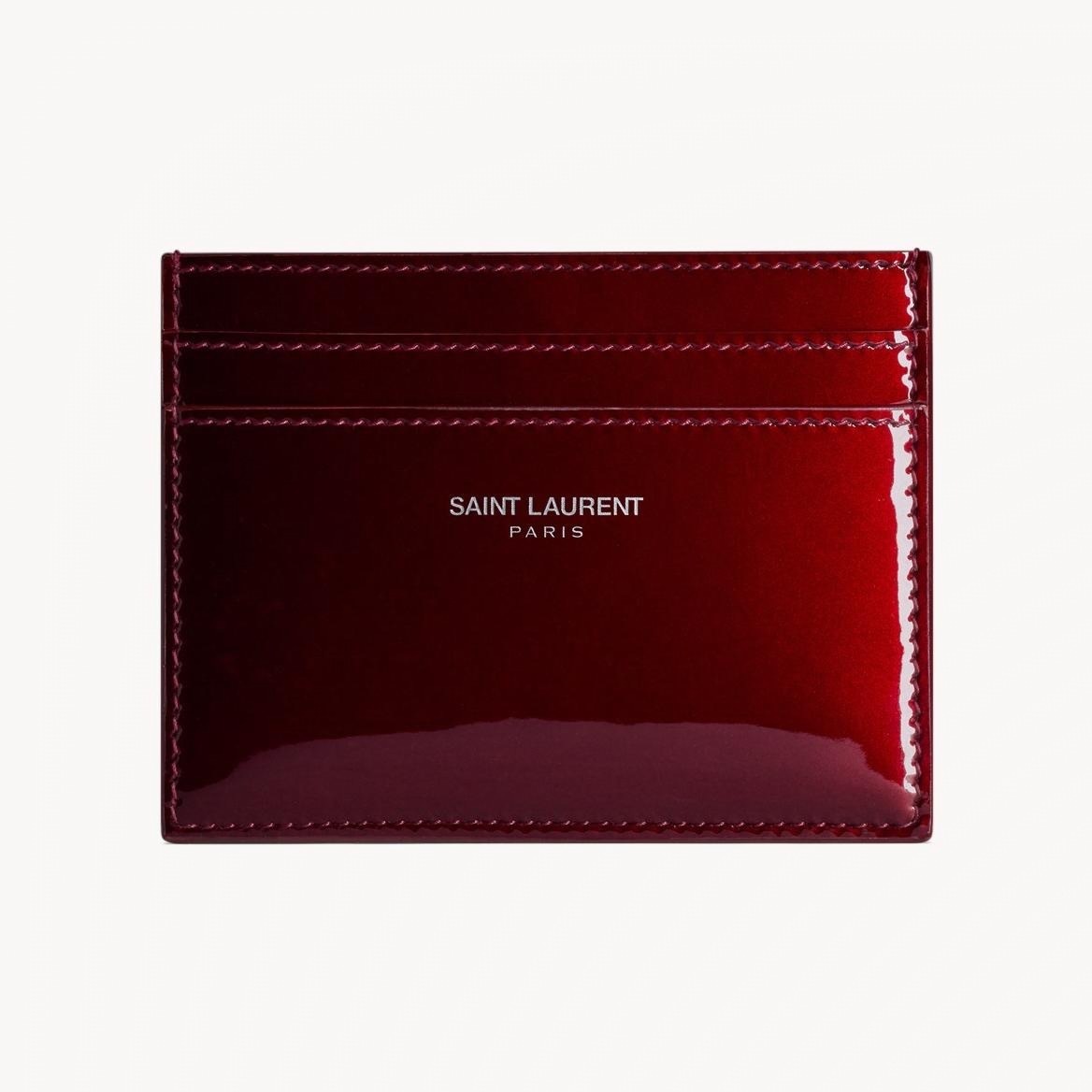 写真3/8｜サンローランのメンズ財布、“艶やかボルドー”パテントレザー