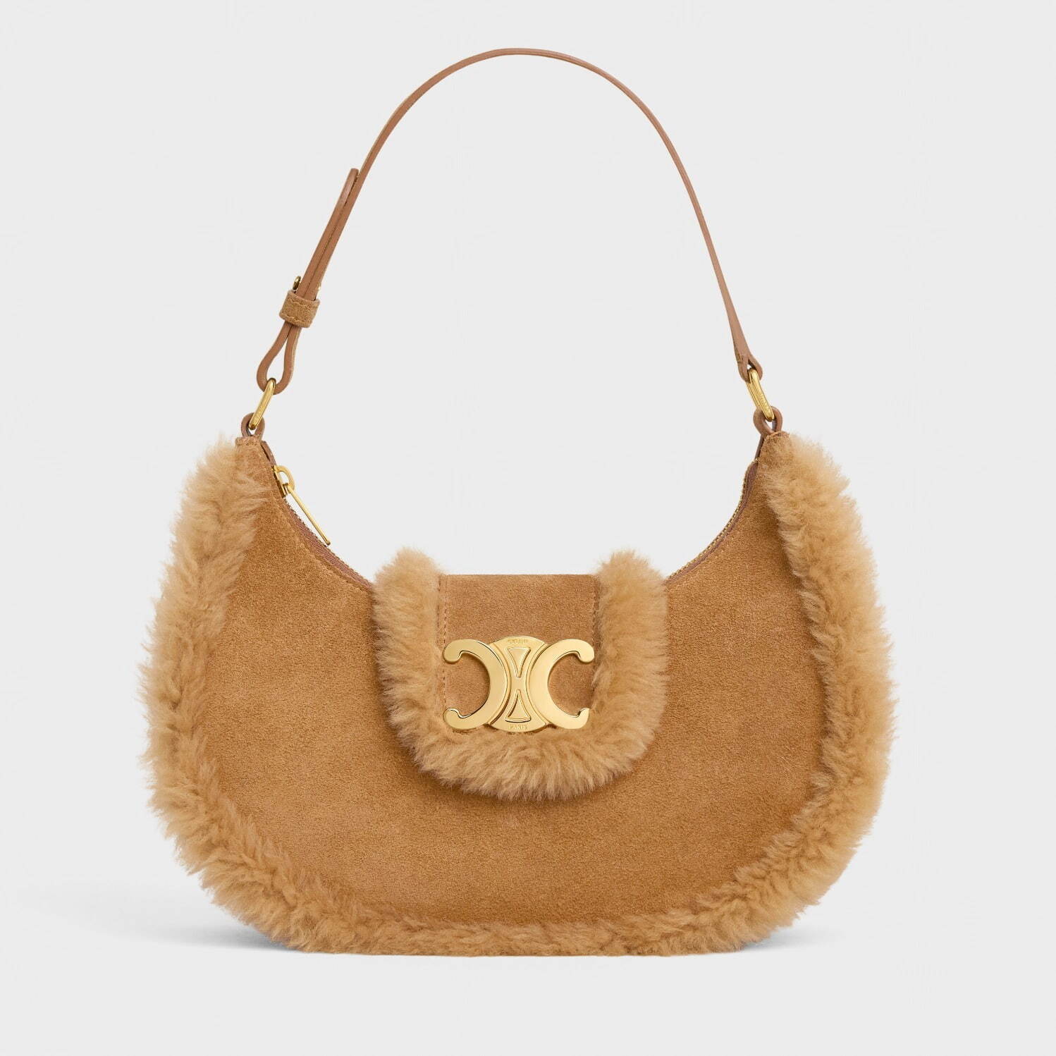 セリーヌ“トリオンフ”モチーフの限定スエードバッグ＆もこもこ