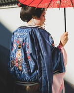 テーラー東洋“舞妓”刺繍のスカジャン、桜咲き誇る春＆雪降る冬デザイン