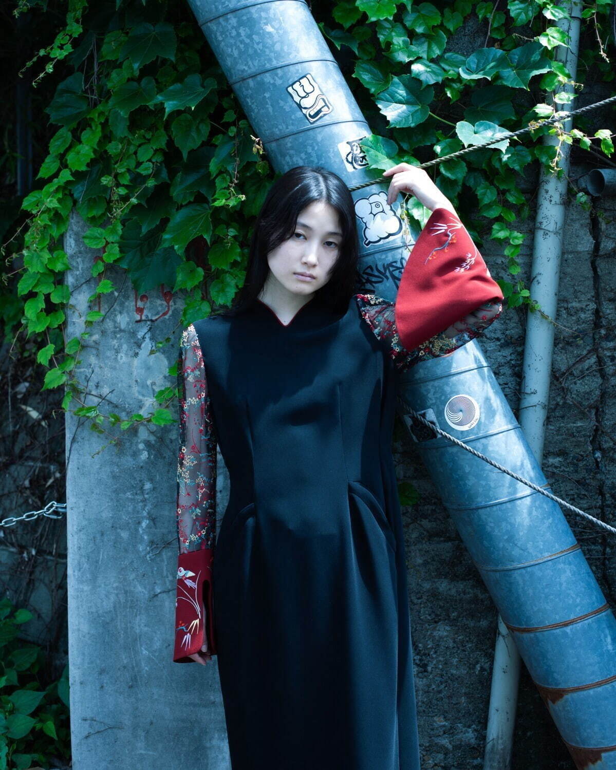 マメ クロゴウチの24年秋冬、“刺繍レース”華やぐドレス＆コード刺繍の