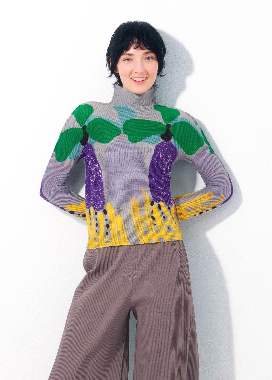 ミー イッセイ ミヤケ24-25年秋冬、花のストレッチプリーツウェアや