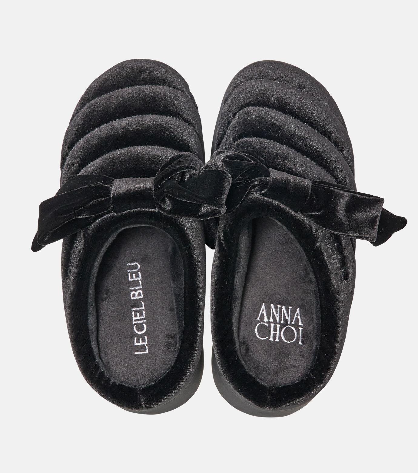 ぬいぐるみ風”ファー＆ベルベットリボンの厚底サンダル、スブ×ルシェル